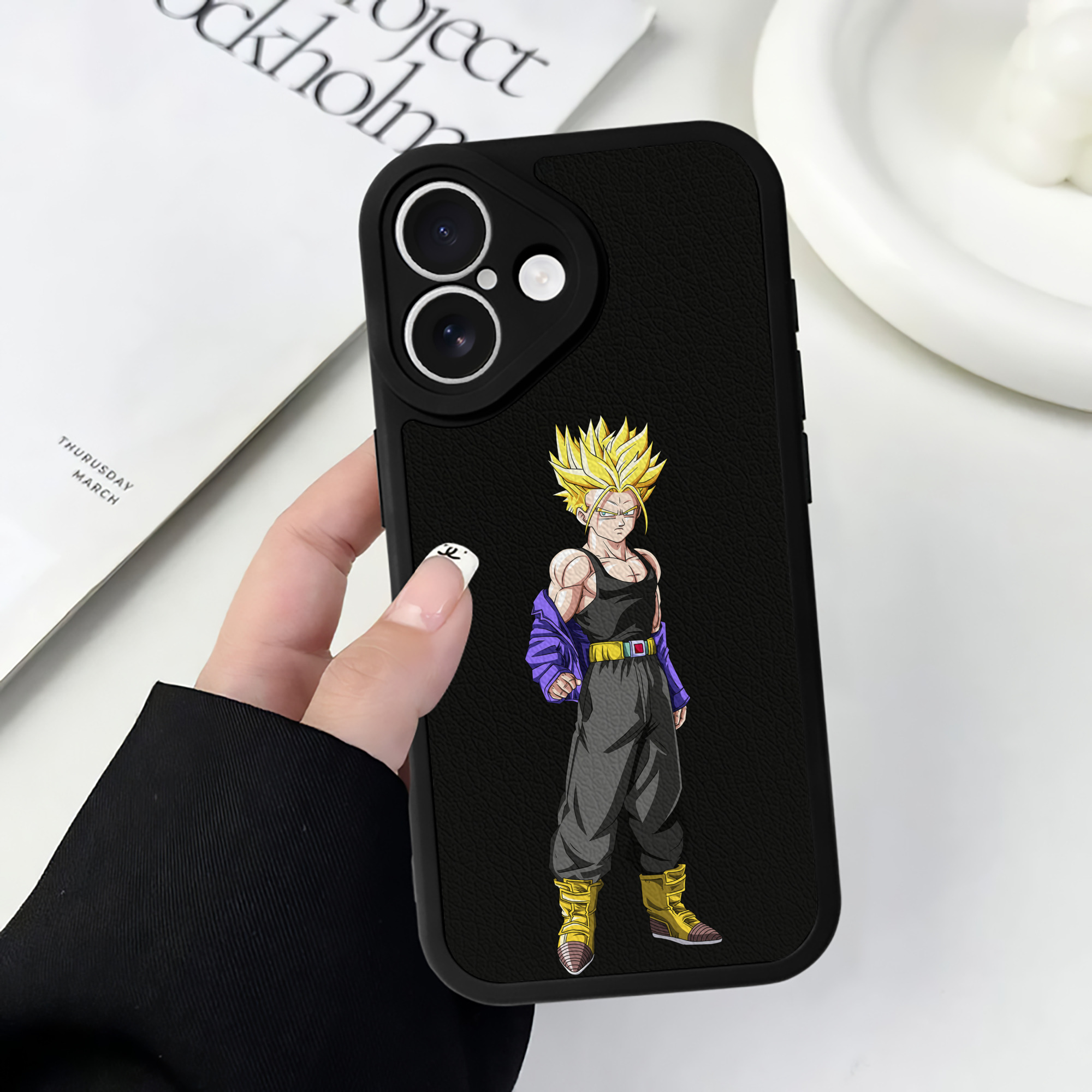 （画像用） ドラゴンボール トランクス（Torankusu）DRAGON BALL Trunks 【iPhone 16シリーズ対応】シリコンスマホケース（レザー調） 材質：シリコン